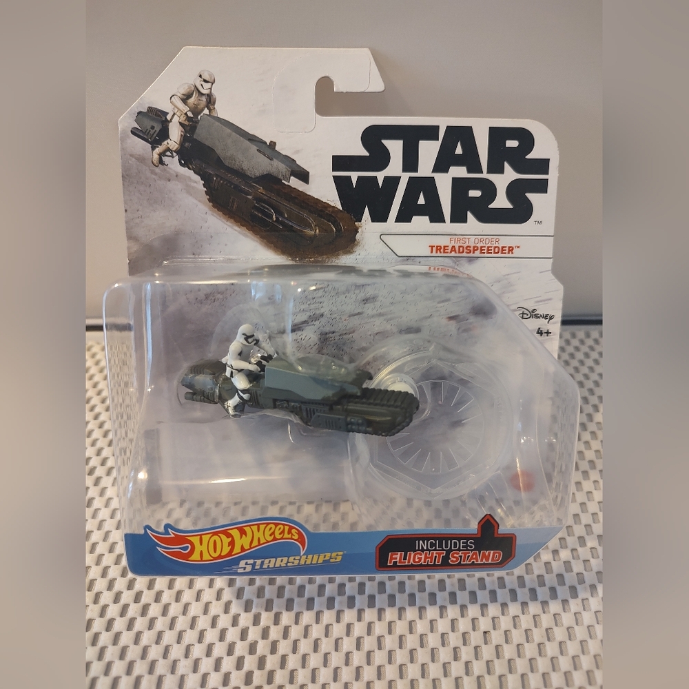 Hot Wheels Starships First Order Treadspeeder Star Wars Die-Cast NWT Disney